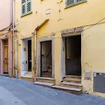 Апартаменти 7l - 2bdr In Old Town *