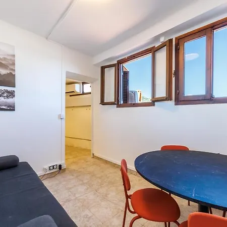 7l - 2bdr In Old Town Appartement