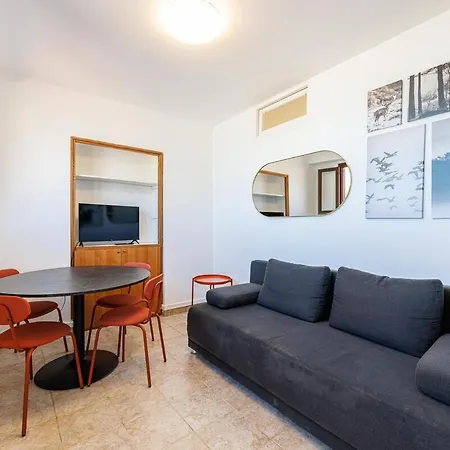 7l - 2bdr In Old Town Appartement