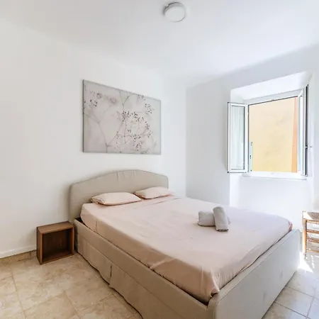 7l - 2bdr In Old Town Menton