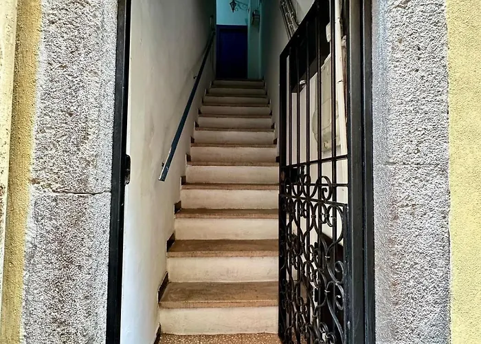 7l - 2bdr In Old Town Apartment *