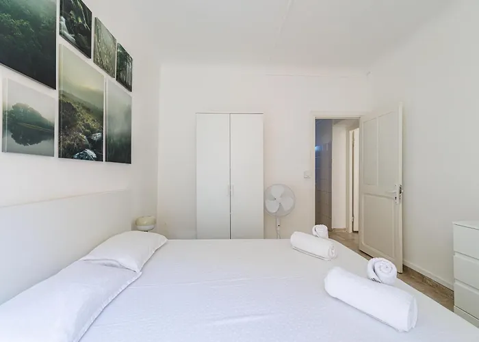 7l - 2bdr In Old Town Apartment *