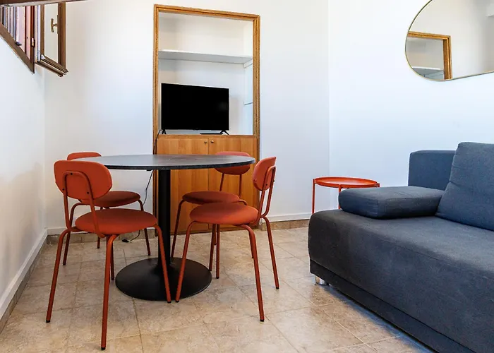 7l - 2bdr In Old Town *